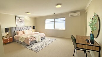 Spacious 7BRM 5-bathroom Rental House