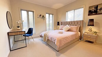 Spacious 7BRM 5-bathroom Rental House