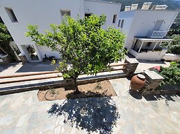 Karaoulanis apartments