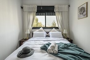 Cozy Nest Apartment with balcony