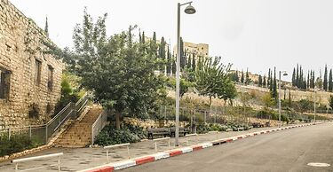 Cozy Nest Apartment with balcony