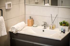 Cozy Nest Apartment with balcony