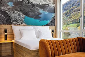 Stryn House - Hotel & Apartments