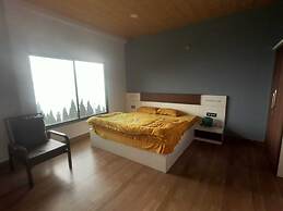 Buddha's Mirror Mountain Retreat