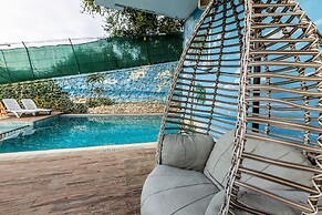 LİFE POOL SUİTE HOTEL