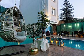 LİFE POOL SUİTE HOTEL