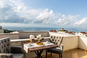 LİFE POOL SUİTE HOTEL