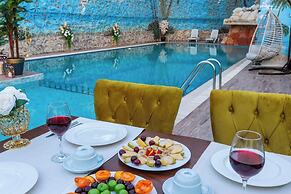 LİFE POOL SUİTE HOTEL