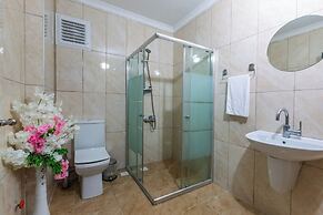 LİFE POOL SUİTE HOTEL