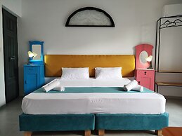 Limestone Sun Suites