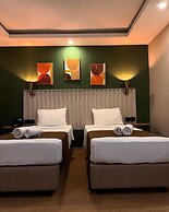 Red Castle Hotel & Pub