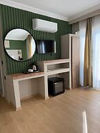 Red Castle Hotel & Pub