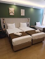 Red Castle Hotel & Pub