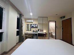 V Check Inn Sukhumvit 22