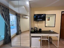 V Check Inn Sukhumvit 22
