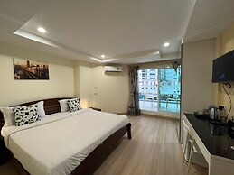 V Check Inn Sukhumvit 22