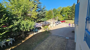 Les Deux Chênes