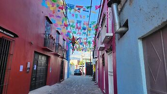 Hostal Guelaguetza Danza de la Pluma