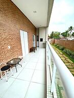 Apto novo e arejado com uma ampla sacada