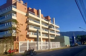 Apto novo e arejado com uma ampla sacada