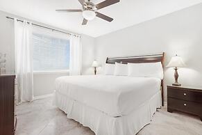 2br/2ba Sleeps 8, Beachfront w/ Pool