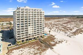 2br/2ba Sleeps 8, Beachfront w/ Pool