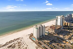 2br/2ba Sleeps 8, Beachfront w/ Pool