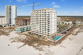 2br/2ba Sleeps 8, Beachfront w/ Pool