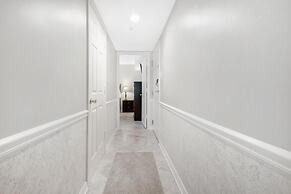 2br/2ba Sleeps 8, Beachfront w/ Pool