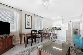 2br/2ba Sleeps 8, Beachfront w/ Pool