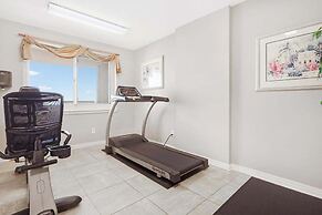 2br/2ba Sleeps 8, Beachfront w/ Pool