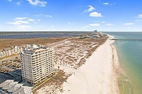 2br/2ba Sleeps 8, Beachfront w/ Pool