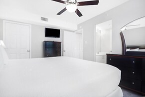 2br/2ba Sleeps 8, Beachfront w/ Pool