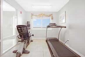 2br/2ba Sleeps 8, Beachfront w/ Pool