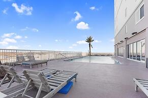 2br/2ba Sleeps 8, Beachfront w/ Pool