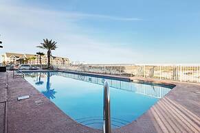 2br/2ba Sleeps 8, Beachfront w/ Pool