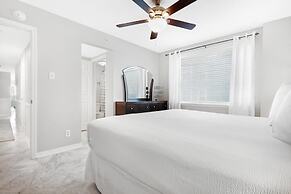 2br/2ba Sleeps 8, Beachfront w/ Pool