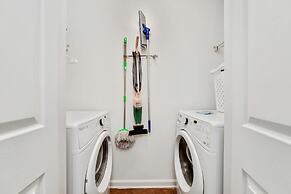 3br/2ba Full Condo w/ Pool & Gym, Sleeps 7