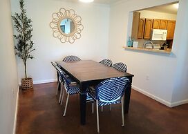 3br/2ba Full Condo w/ Pool & Gym, Sleeps 7