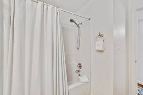 3br/2ba Full Condo w/ Pool & Gym, Sleeps 7