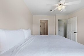 3b/2b w/ Pool & Tennis Court, Sleeps 6