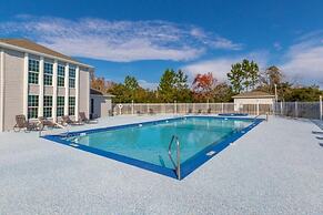 2b/2b w/ Pool & Tennis Court, Sleeps 6