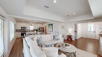 New Home 3br/2.5br w/ Kayak Access Sleeps 9