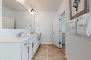 New Home 3br/2.5br w/ Kayak Access Sleeps 9