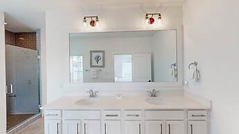 New Home 3br/2.5br w/ Kayak Access Sleeps 9