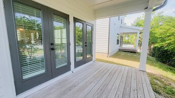 New Home 3br/2.5br w/ Kayak Access Sleeps 9