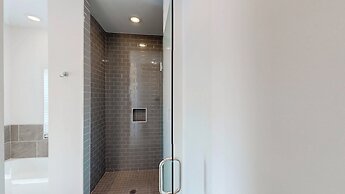 New Home 3br/2.5br w/ Kayak Access Sleeps 9