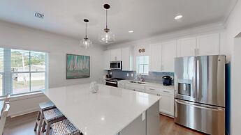 New Home 3br/2.5br w/ Kayak Access Sleeps 9