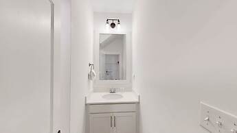 New Home 3br/2.5br w/ Kayak Access Sleeps 9