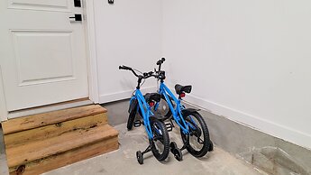 New Home 3br/2.5br w/ Kayak Access Sleeps 9